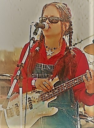 LoRa Playing Bass at EMMJ (2)